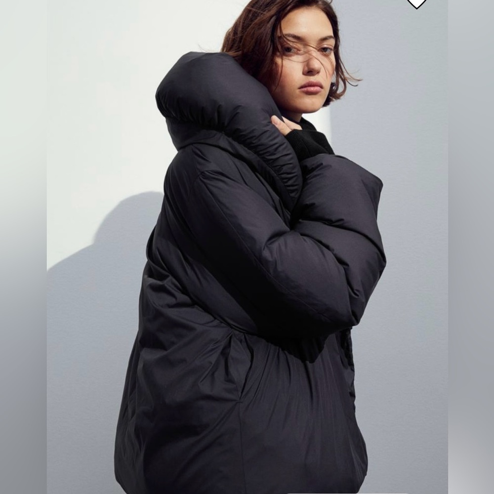 NWT This season’s H&M Premiere down, oversized puffer coat.